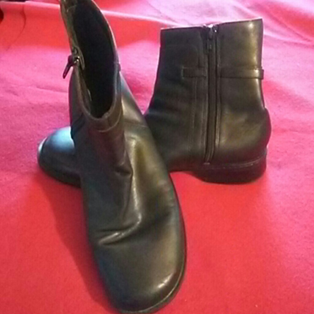Clarks Leather Ankle boots